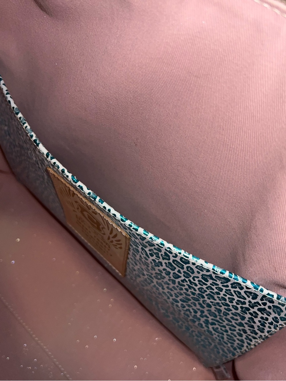 Consuela ‘Gloria’ Iridescent Jetsetter - Picture 12 of 12